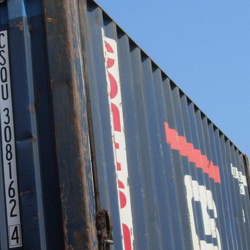 Der Container wird abgeladen 2013